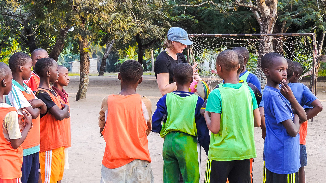 Nicola from COACH ABROAD with children during her visit to the GO FOR GOALS Sports Center in Mlamleni, Tanzania.