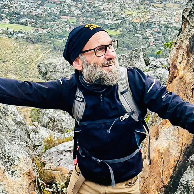 Ronny Fischer von COACH ABROAD beim Aufstieg auf den Tafelberg in Kapstadt